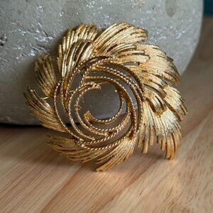 Vintage Lisner Swirl Brooch Gold Tone Textured & Brushed